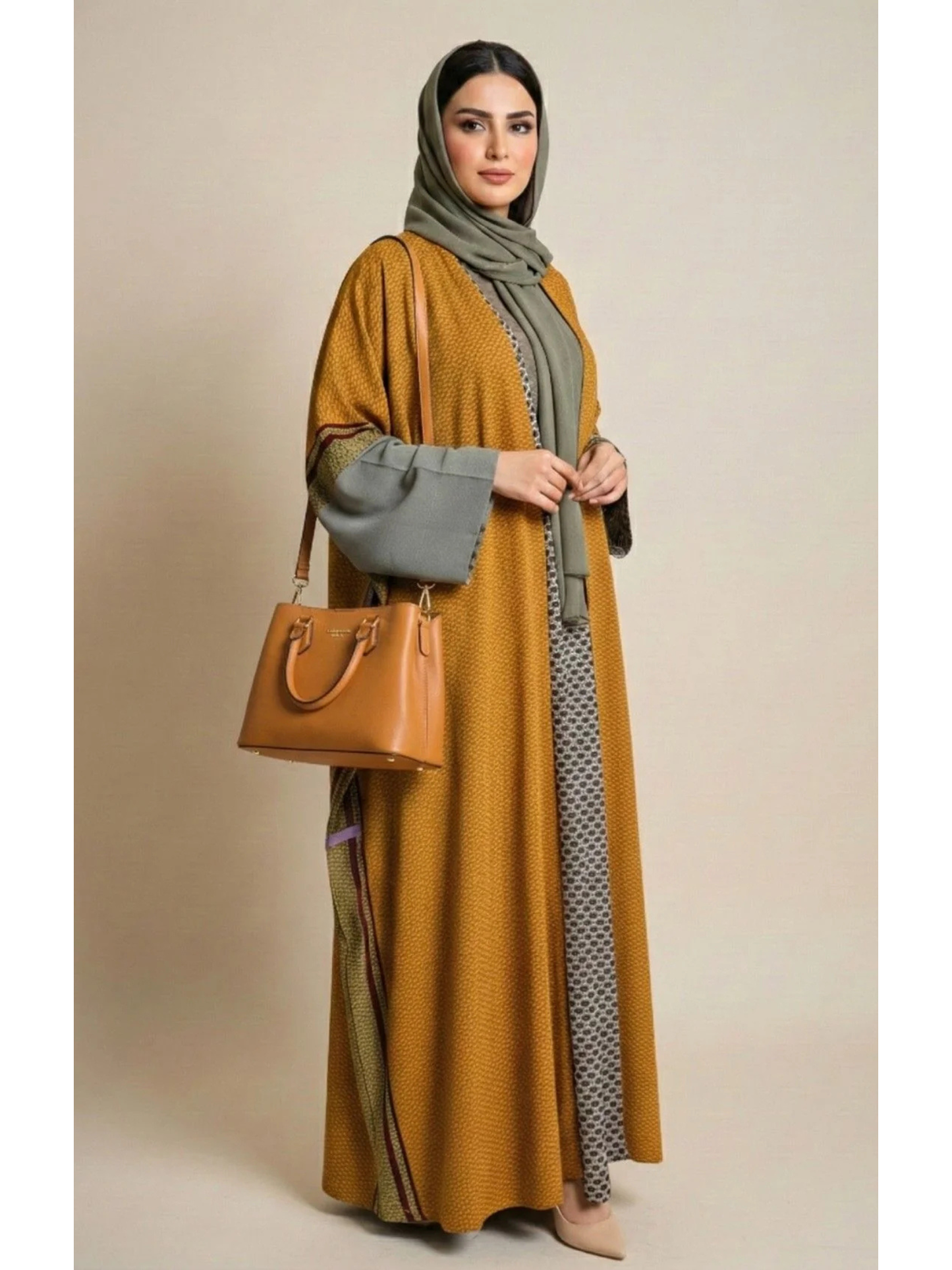 عباية حرير منقوشة بلون خردلي