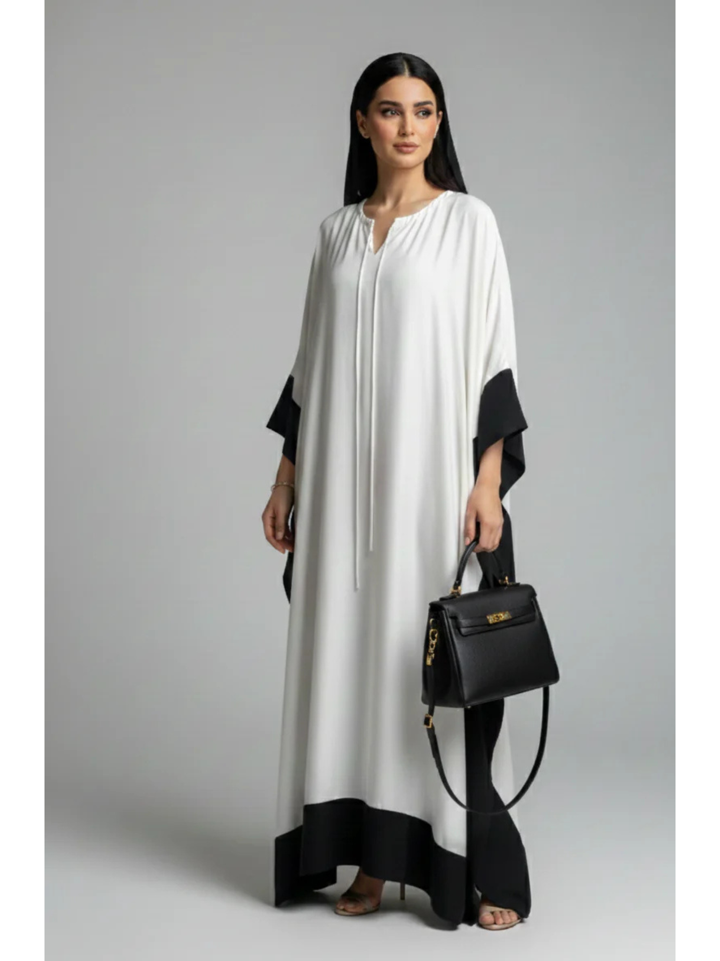 عباية انسيابية حرير بلونين أبيض