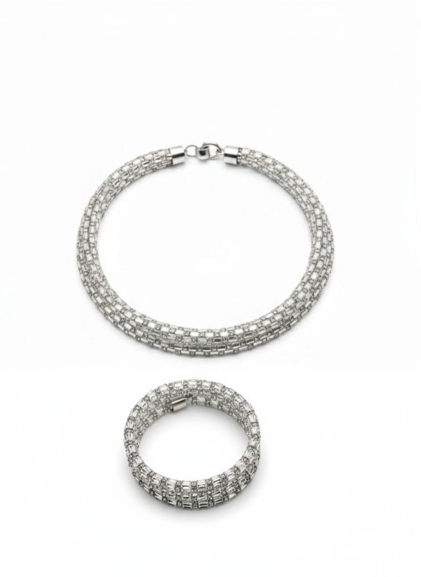 طقم عقد وسوار معدن فضي