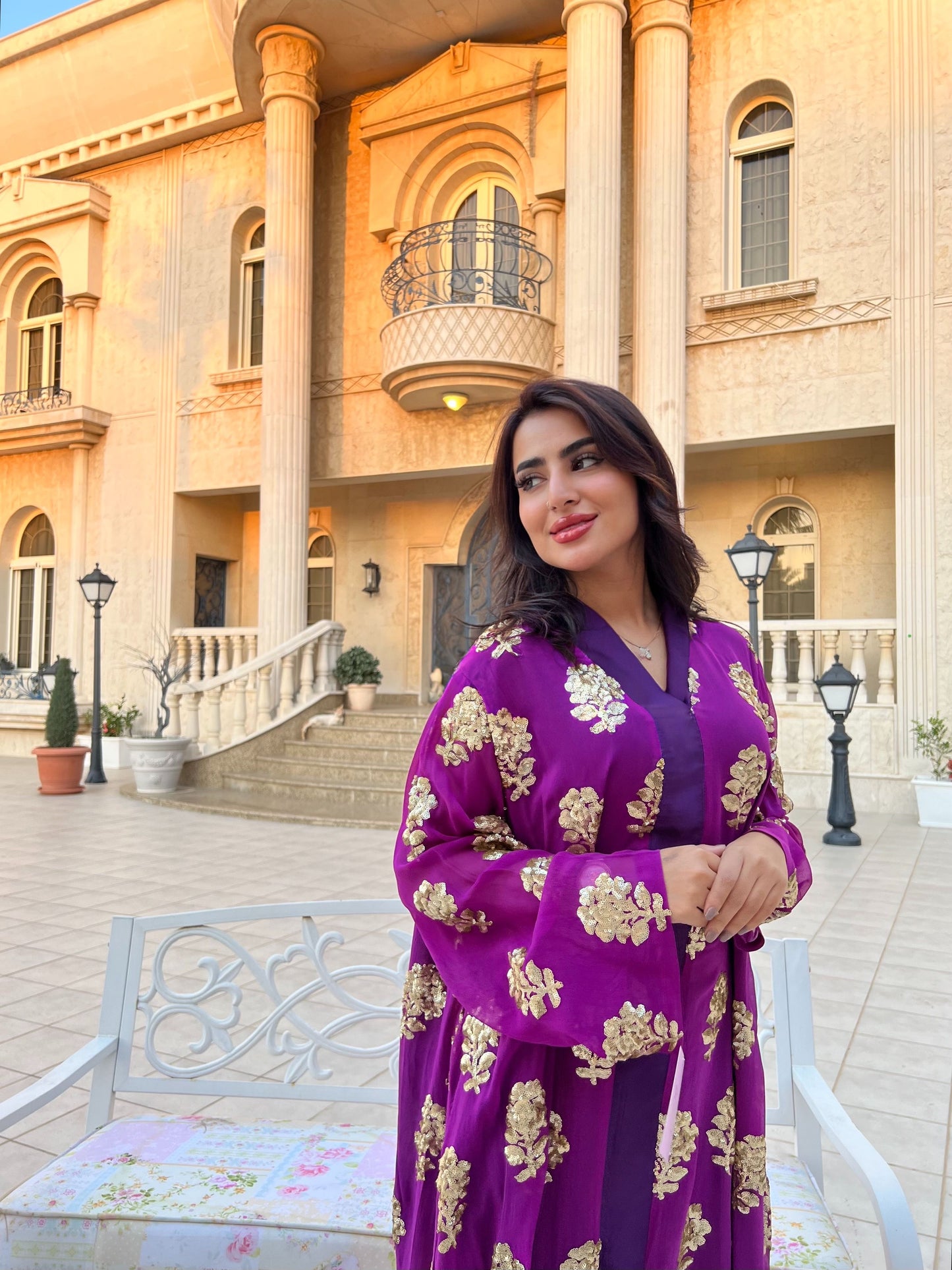 جلابية قماش لامع بنفسجي مطرز