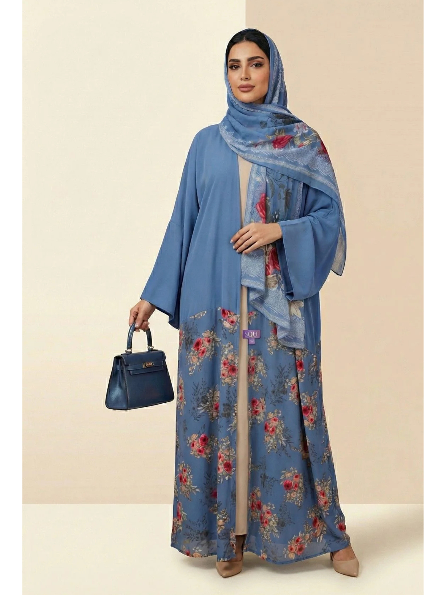 عباية كريب أزرق بنقشة وردية