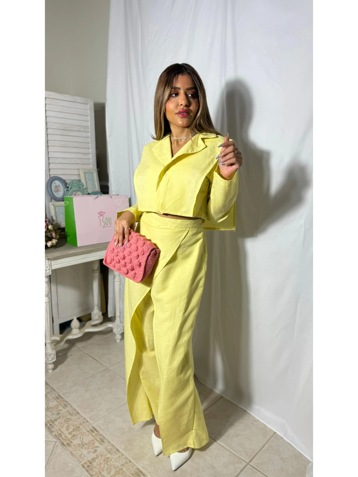 بدلة كتان أصفر ليموني أنيقة