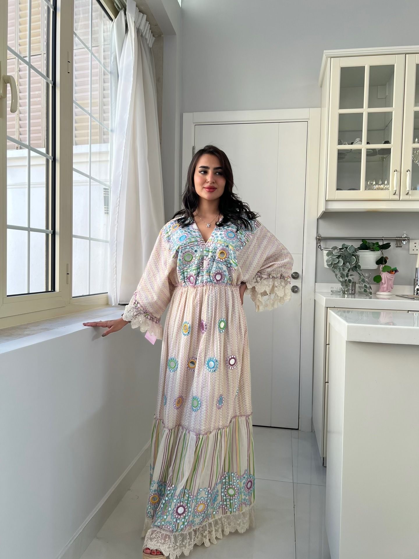 جلابية قطنية كريمية بأكمام منفوخة