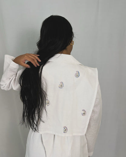 طقم بدلة أبيض أنيق