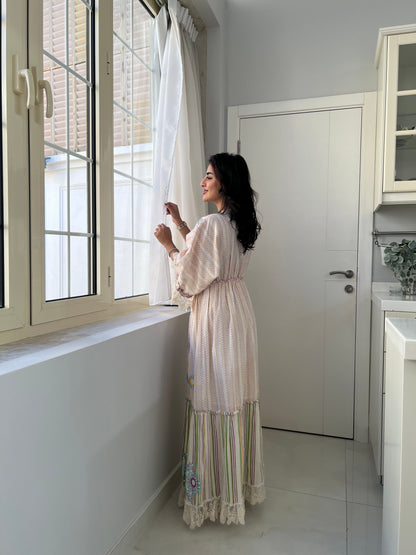 جلابية قطنية كريمية بأكمام منفوخة