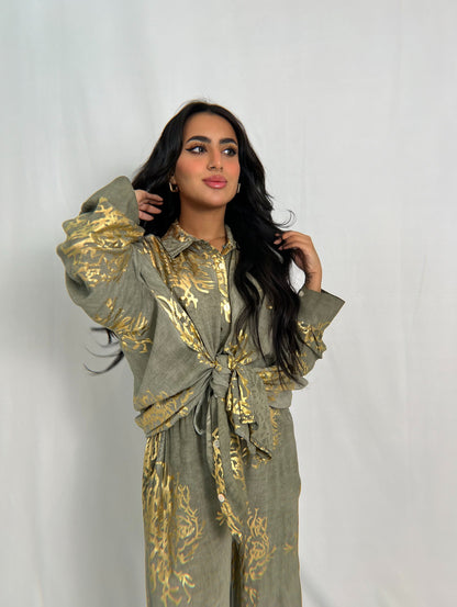 طقم كتان أخضر بنقش ذهبي