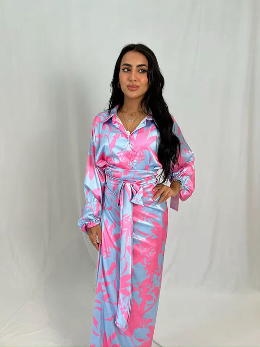 فستان ساتان بنقشة وردية وزرقاء