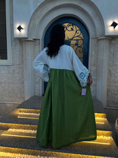 جلابية قماش خفيف بيضاء مطرزة