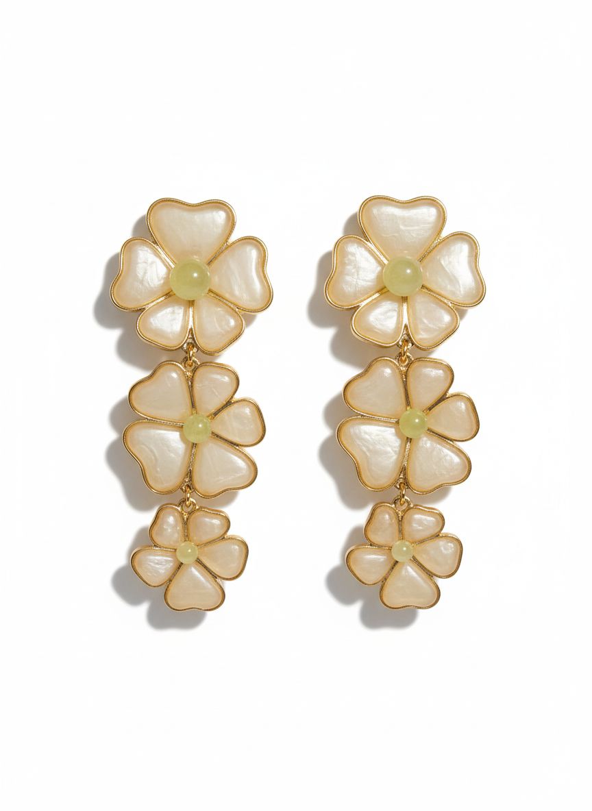 حلق نسائي ذهبي بزخرفة زهور