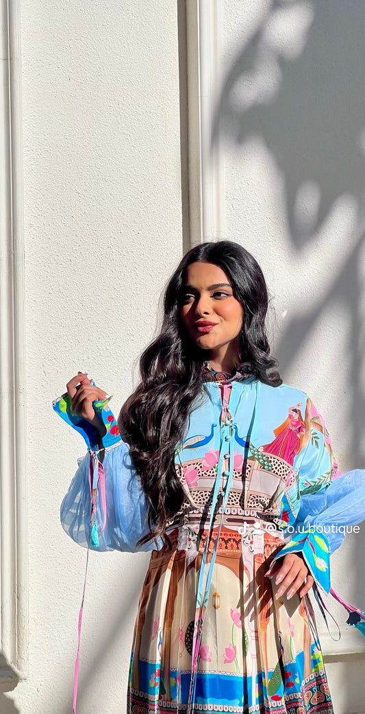 فستان حرير ناعم بنقشة فنية