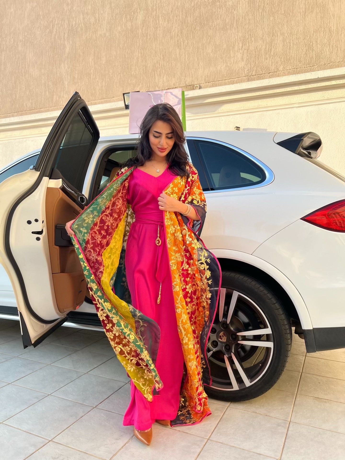 جلابية شيفون مطرزة ذهبية ملونة