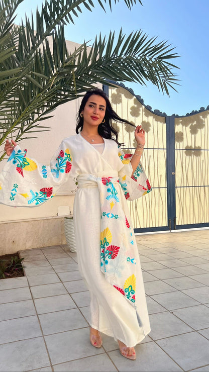 جلابية قماش ناعم بيضاء مطرزة