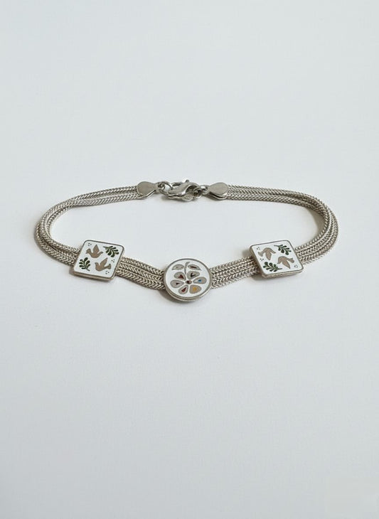 إسوارة فضة مطلية بنقوش ملونة