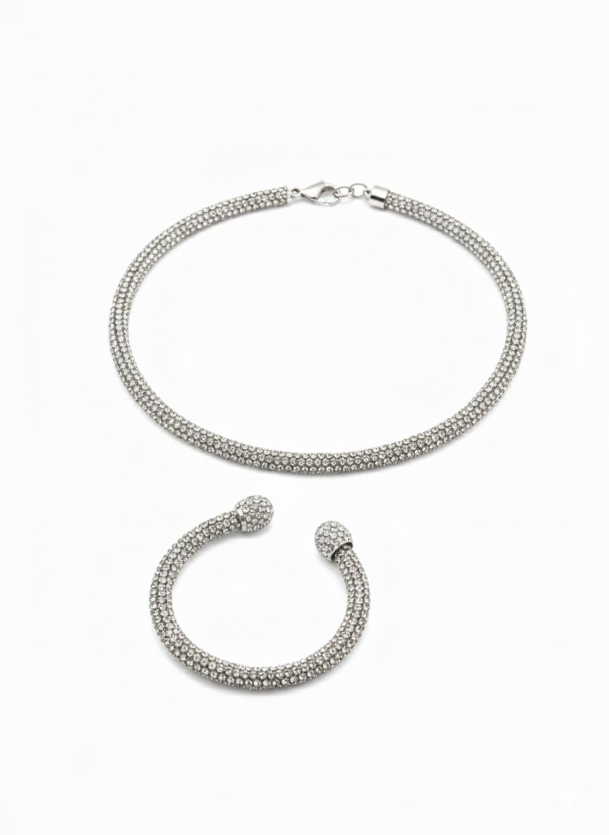 طقم عقد وسوار كريستال فضي