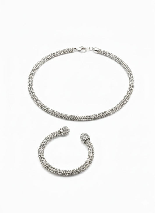 طقم عقد وسوار كريستال فضي