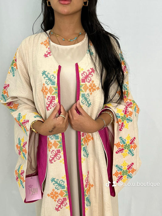 عباءة مطرزة نقشة تراثية متعددة الألوان