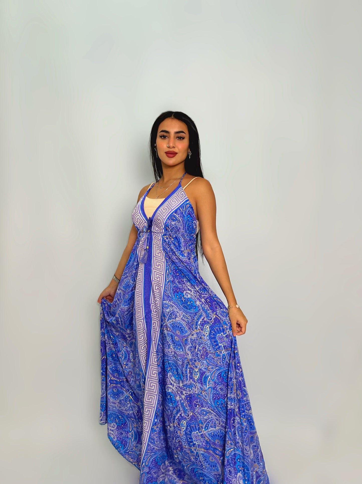 فستان ماكسي قماش خفيف بنقوش زرقاء