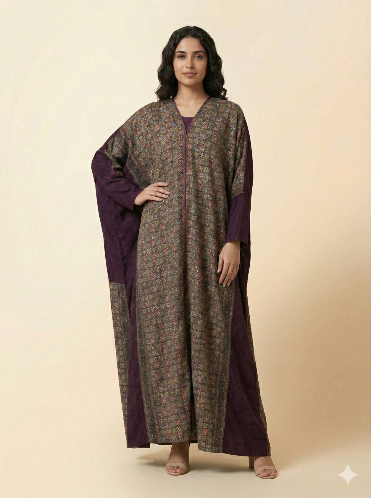 عباية حرير منقوش بلون عنابي